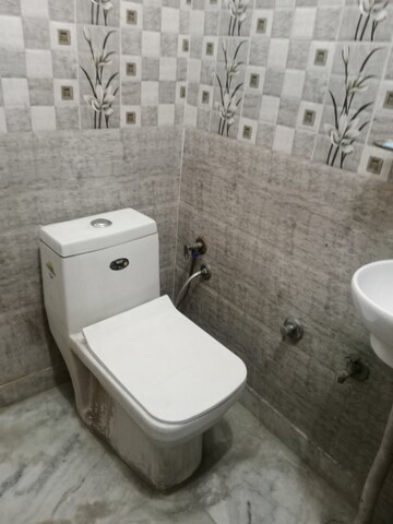 Attached Bathroom in 1 BHK Builder Floor at Shanti Nagar – for Rent