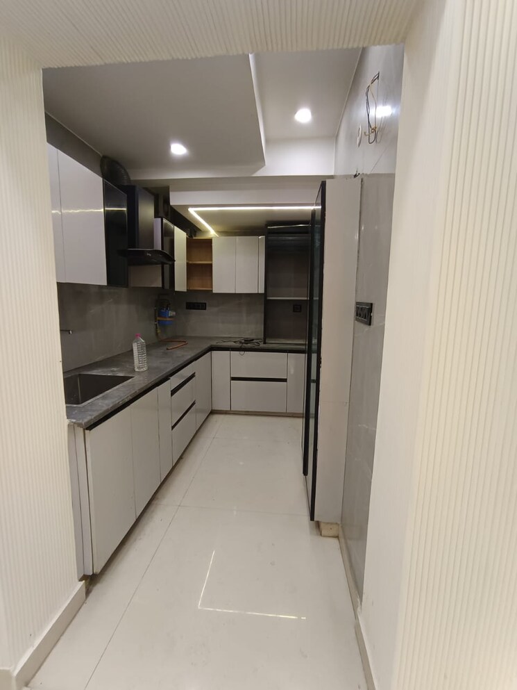 Kitchen, madhur-apartment 2.5 Bedroom 1000 Sq.Ft. Apartment In Paschim Vihar Delhi 9014850