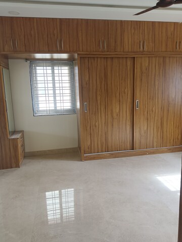 Room in 3 BHK Apartment at Manikonda – for Rent