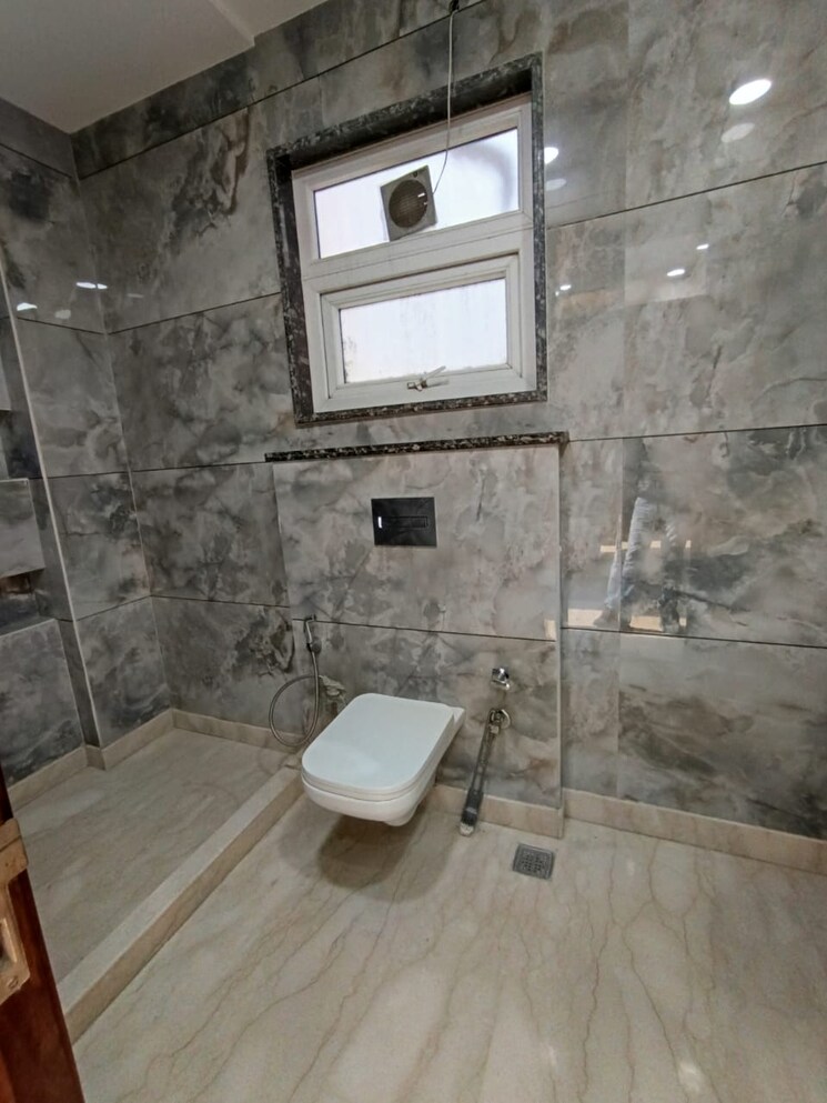 Bathroom, shubh-niketan-apartments 3 Bedroom 1450 Sq.Ft. Apartment In Paschim Vihar Delhi 9014863