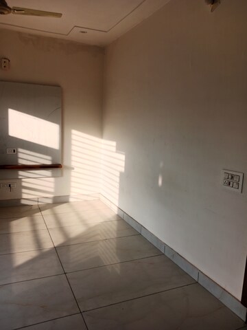 Room in 1.5 BHK Builder Floor at Huda – for Rent