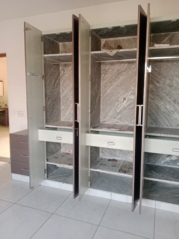 Room in 1.5 BHK Builder Floor at Huda – for Rent