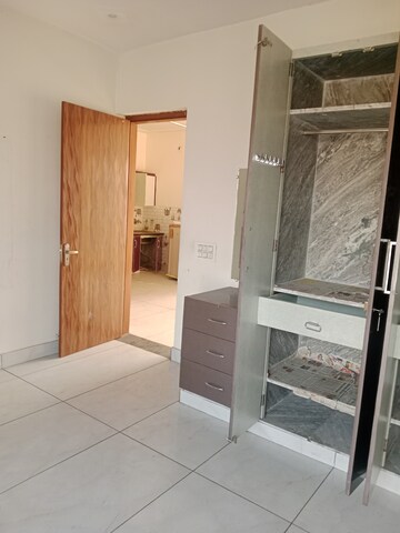 Room in 1.5 BHK Builder Floor at Huda – for Rent