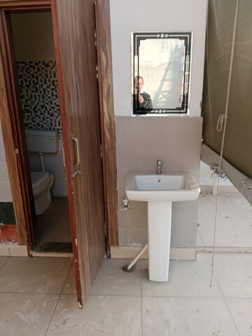 Attached Bathroom in 1.5 BHK Builder Floor at Huda – for Rent