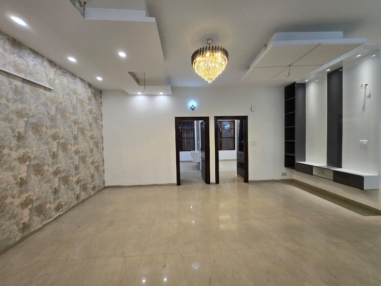 Room, ambala highway 3 Bedroom 150 Sq.Yd. Apartment In Ambala Highway Zirakpur 9014890