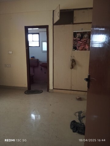 Room in 2 BHK Apartment at Lake Enclave, Kr Puram – for Rent