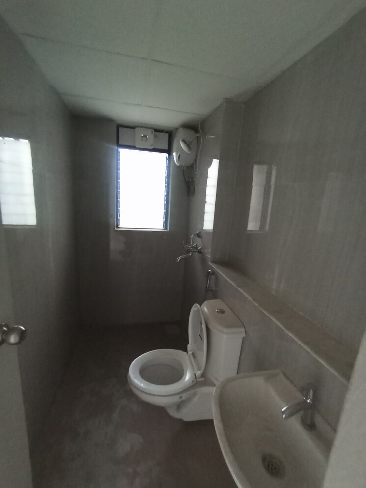 Bathroom, runwal-gardens-phase-2 3 Bedroom 904 Sq.Ft. Apartment In Dombivli East Thane 9014900