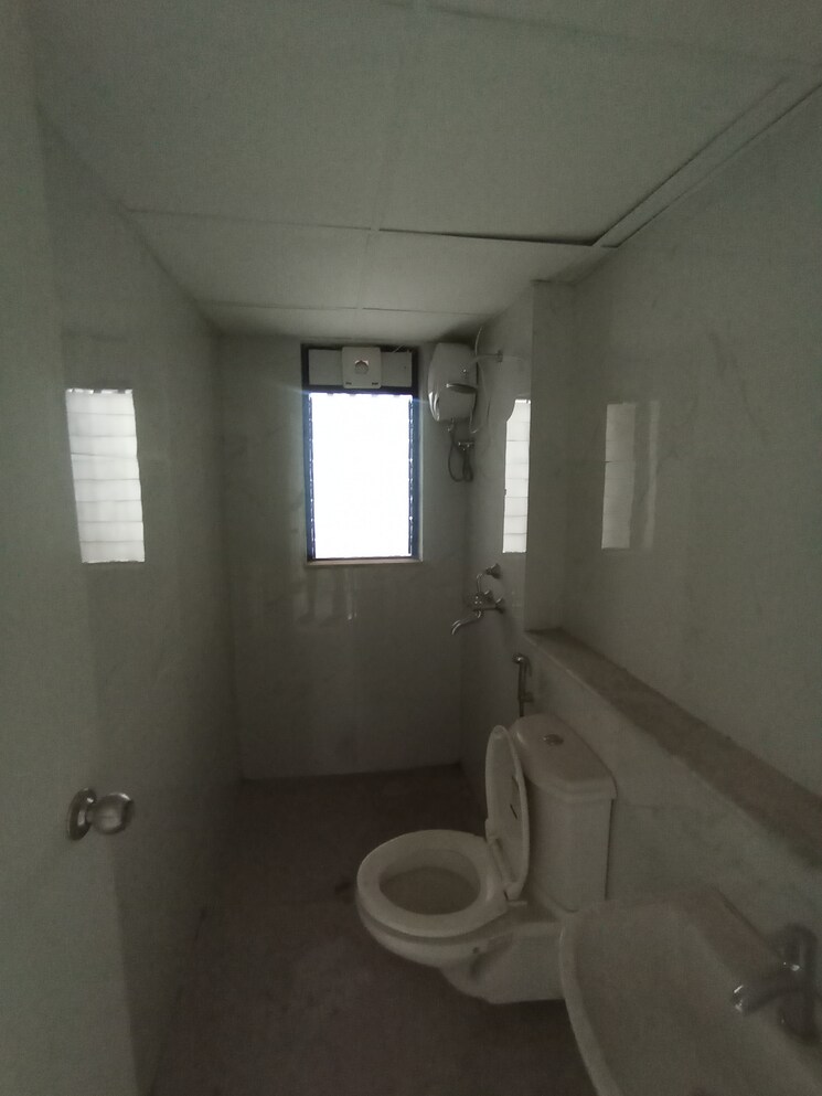 Bathroom, runwal-gardens-phase-2 3 Bedroom 904 Sq.Ft. Apartment In Dombivli East Thane 9014900