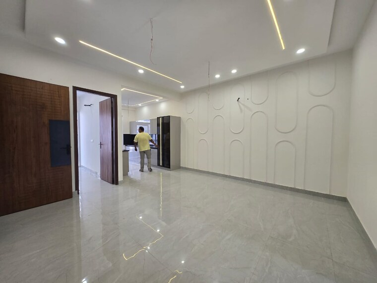 Room, ambala highway 3 Bedroom 132 Sq.Yd. Apartment In Ambala Highway Zirakpur 9014901