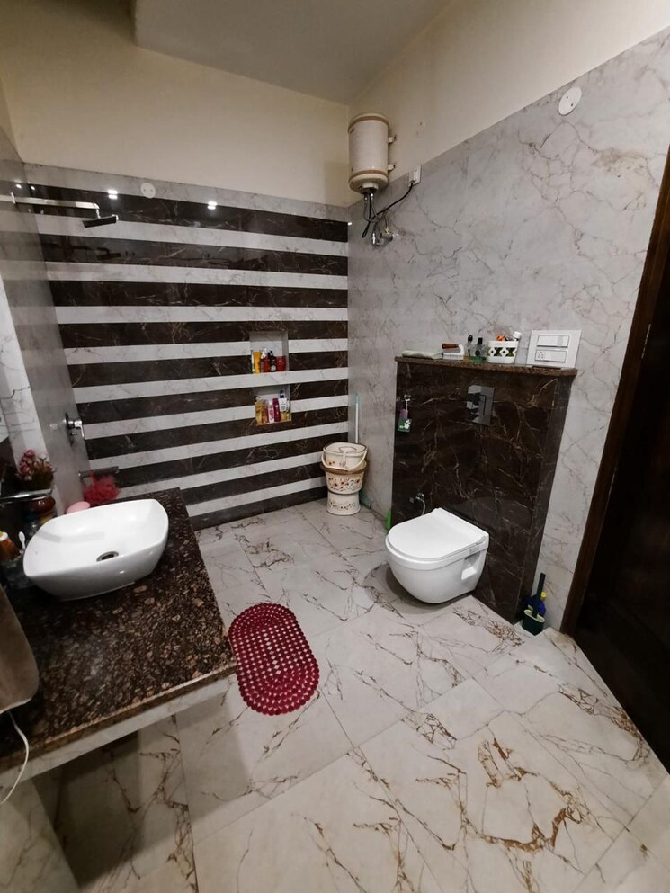 Attached Bathroom, sector 79 5 Bedroom 3200 Sq.Ft. Apartment In Sector 79 Mohali 9014903