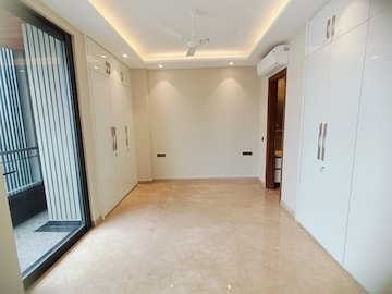 Room in 4 BHK Builder Floor at Safdarjung Enclave – for Sale