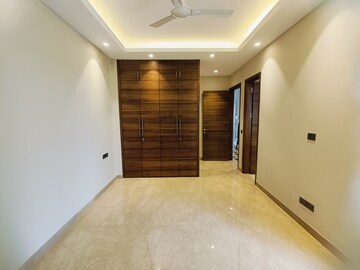 Room in 4 BHK Builder Floor at Safdarjung Enclave – for Sale