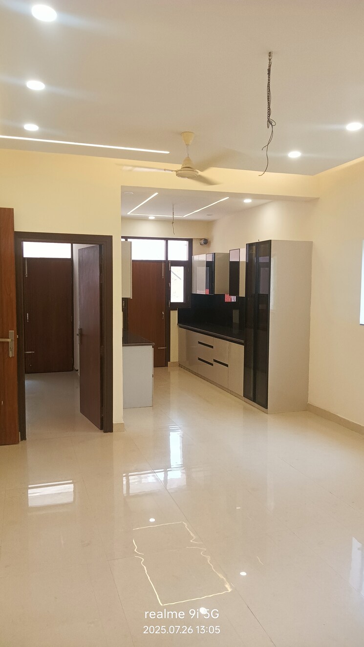 Room, ambala highway 3 Bedroom 150 Sq.Yd. Apartment In Ambala Highway Zirakpur 9014907