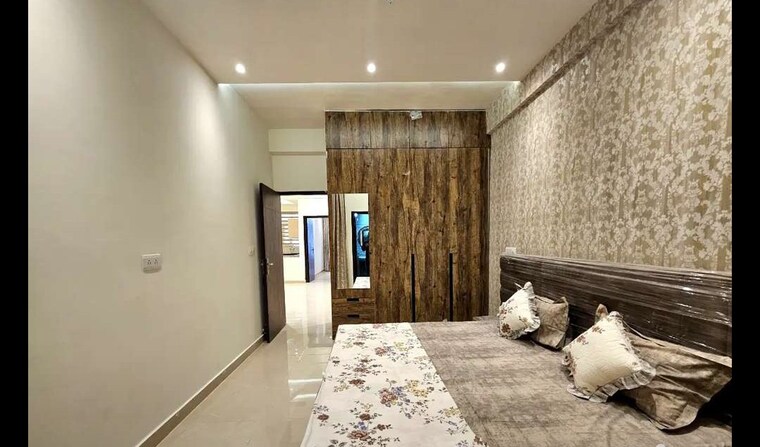 Room, ambala highway 3 Bedroom 130 Sq.Yd. Apartment In Ambala Highway Zirakpur 9014916