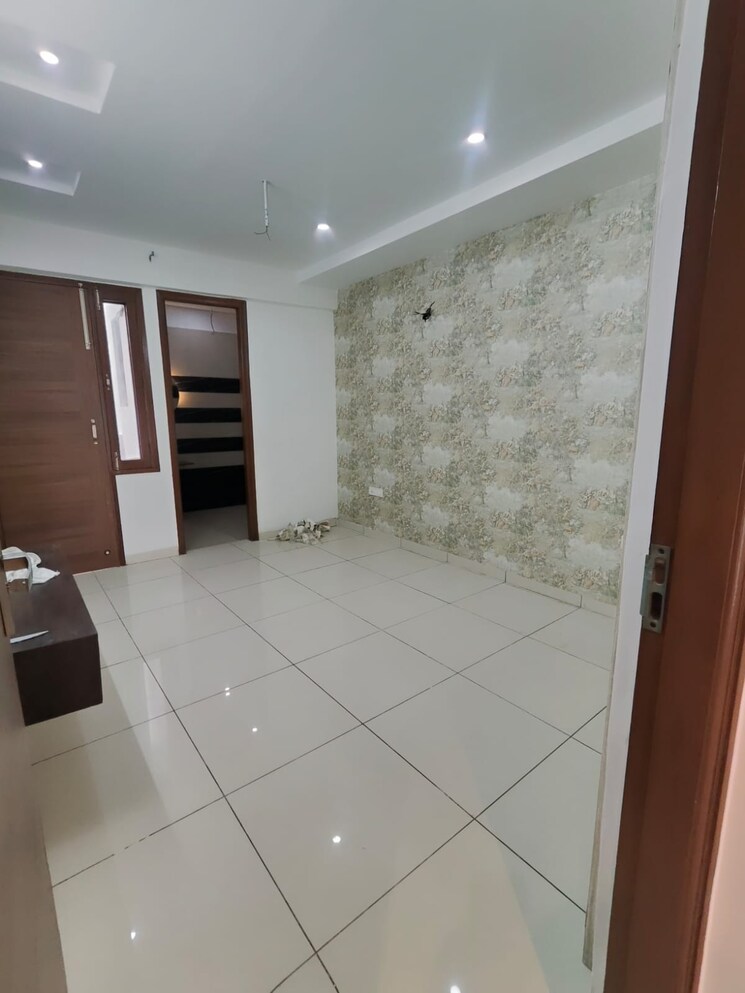 Room, dhakoli 3 Bedroom 126 Sq.Yd. Apartment In Dhakoli Zirakpur 9014927