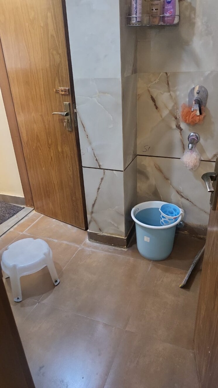 Bathroom, new rajinder nagar 3 Bedroom 1200 Sq.Ft. Builder Floor In New Rajinder Nagar Delhi 9014955