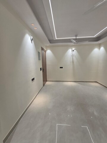 Room in 4 BHK Builder Floor at Vasundhara Sector 1 – for Sale