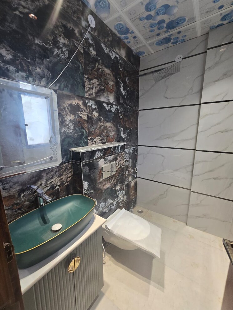 Bathroom, vasundhara sector 1 4 Bedroom 180 Sq.Mt. Builder Floor In Vasundhara Sector 1 Ghaziabad 9014971