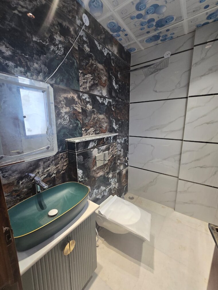 Bathroom, vasundhara sector 1 4 Bedroom 180 Sq.Mt. Builder Floor In Vasundhara Sector 1 Ghaziabad 9014971