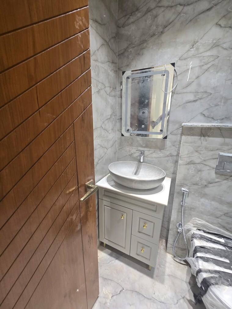 Bathroom, vasundhara sector 5 4 Bedroom 288 Sq.Mt. Builder Floor In Vasundhara Sector 5 Ghaziabad 9014979