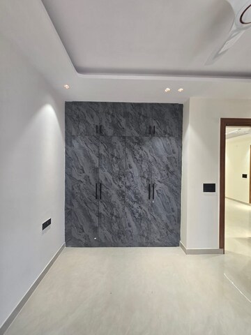 Furnished Amenities in 4 BHK Builder Floor at Vasundhara Sector 5 – for Sale