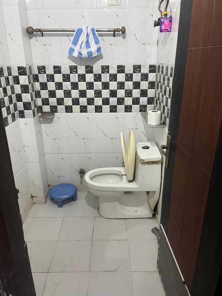 Bathroom, vasundhara sector 1 2.5 Bedroom 78 Sq.Mt. Builder Floor In Vasundhara Sector 1 Ghaziabad 9014994