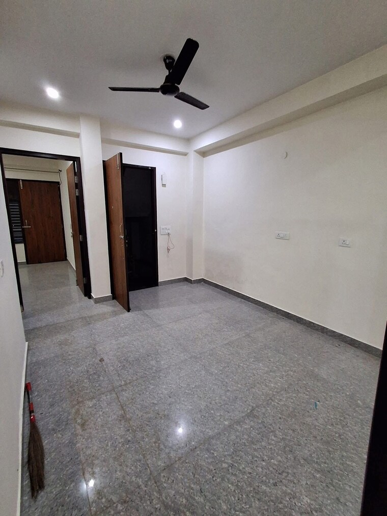 Room, harit-vihar-rwa 2.5 Bedroom 550 Sq.Ft. Builder Floor In Burari Delhi 9015040
