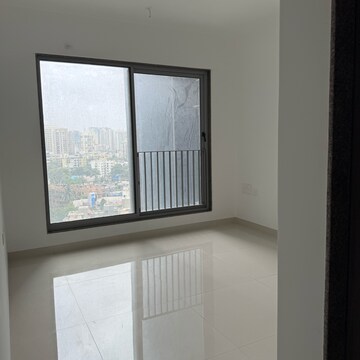 Room in 3 BHK Apartment at Sunteck City Avenue 4, Somani Gram – for Rent