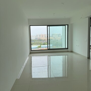 Room in 3 BHK Apartment at Sunteck City Avenue 4, Somani Gram – for Rent