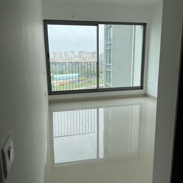 Room in 3 BHK Apartment at Sunteck City Avenue 4, Somani Gram – for Rent