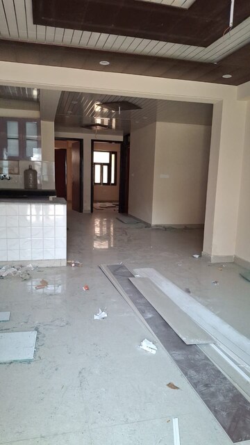 Room in 6 BHK Independent House at Sector 56 – for Sale