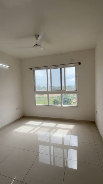Room in 3 BHK Apartment at Godrej Aqua, International Airport Road – for Rent