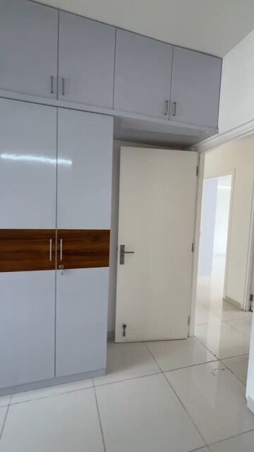 Room in 3 BHK Apartment at Godrej Aqua, International Airport Road – for Rent