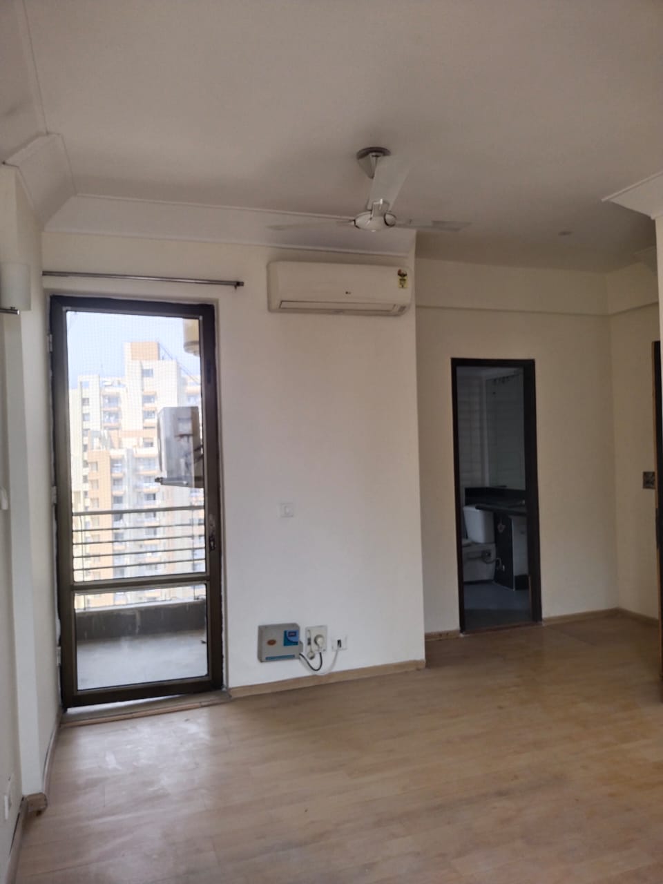 3 BHK + Pooja Room 1800 Sq.Ft. Builder Floor in S S Southend