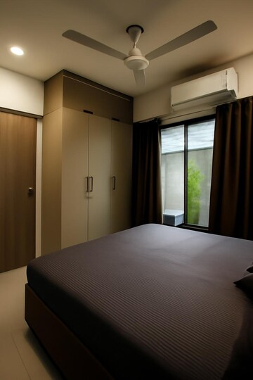 Bedroom in 2 BHK Apartment at Silverlite 56 West, Vile Parle West – for Rent