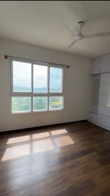 Room in 3 BHK Apartment at Godrej Aqua, International Airport Road – for Rent