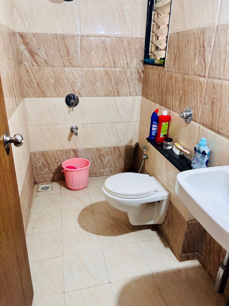Bathroom, karan-goldcoast 2 Bedroom 1088 Sq.Ft. Apartment In Bavdhan Pune 9015124