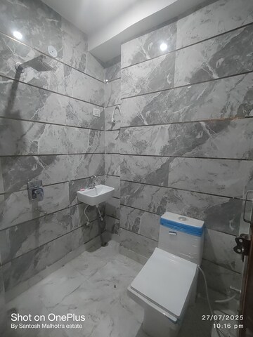 Bathroom in 1 BHK Builder Floor at Nawada – for Rent