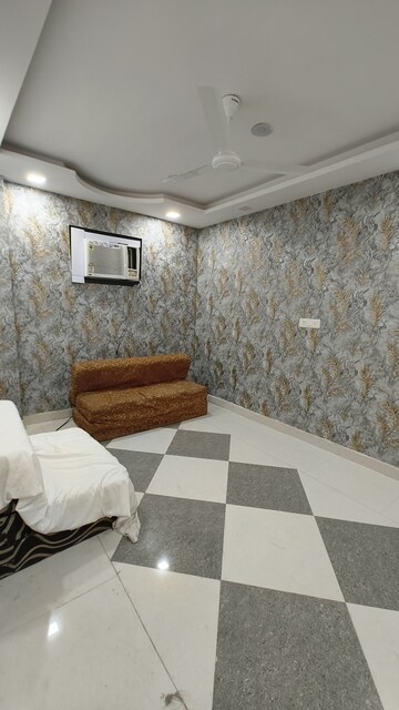 Furnished Amenities in 3 BHK Builder Floor at Govindpuri – for Rent