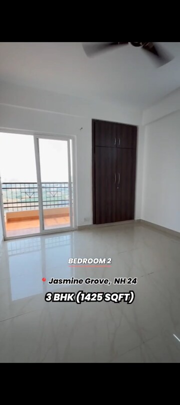 Room in 3 BHK Apartment at Savfab Jasmine Grove, Delhi Meerut Expressway – for Rent