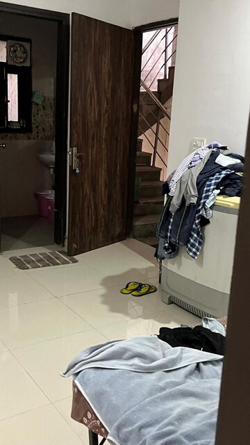Room in 1 BHK Builder Floor at Neb Sarai – for Rent
