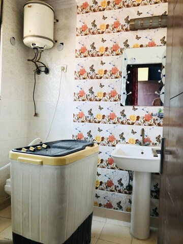 Team Area in 2 BHK Builder Floor at Neb Sarai – for Rent