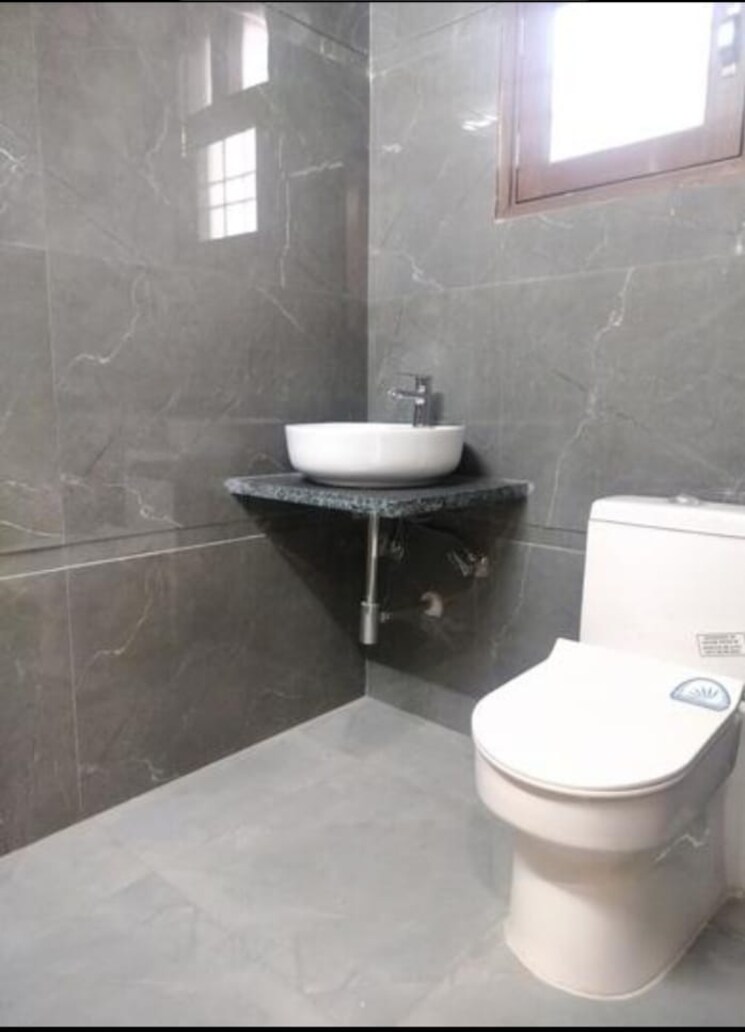 Bathroom, kavi nagar block l 3 Bedroom 2502 Sq.Ft. Apartment In Kavi Nagar Block L Ghaziabad 9015330