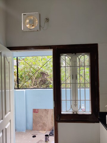 Room in 5 BHK Independent House at Ombr Layout – for Rent