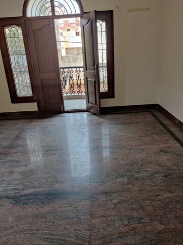 Room in 5 BHK Independent House at Ombr Layout – for Rent