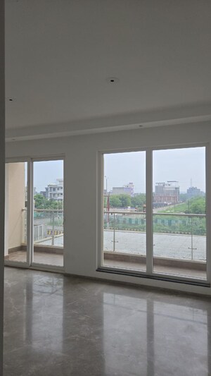Room in 2 BHK Apartment at Sector 152 – for Sale