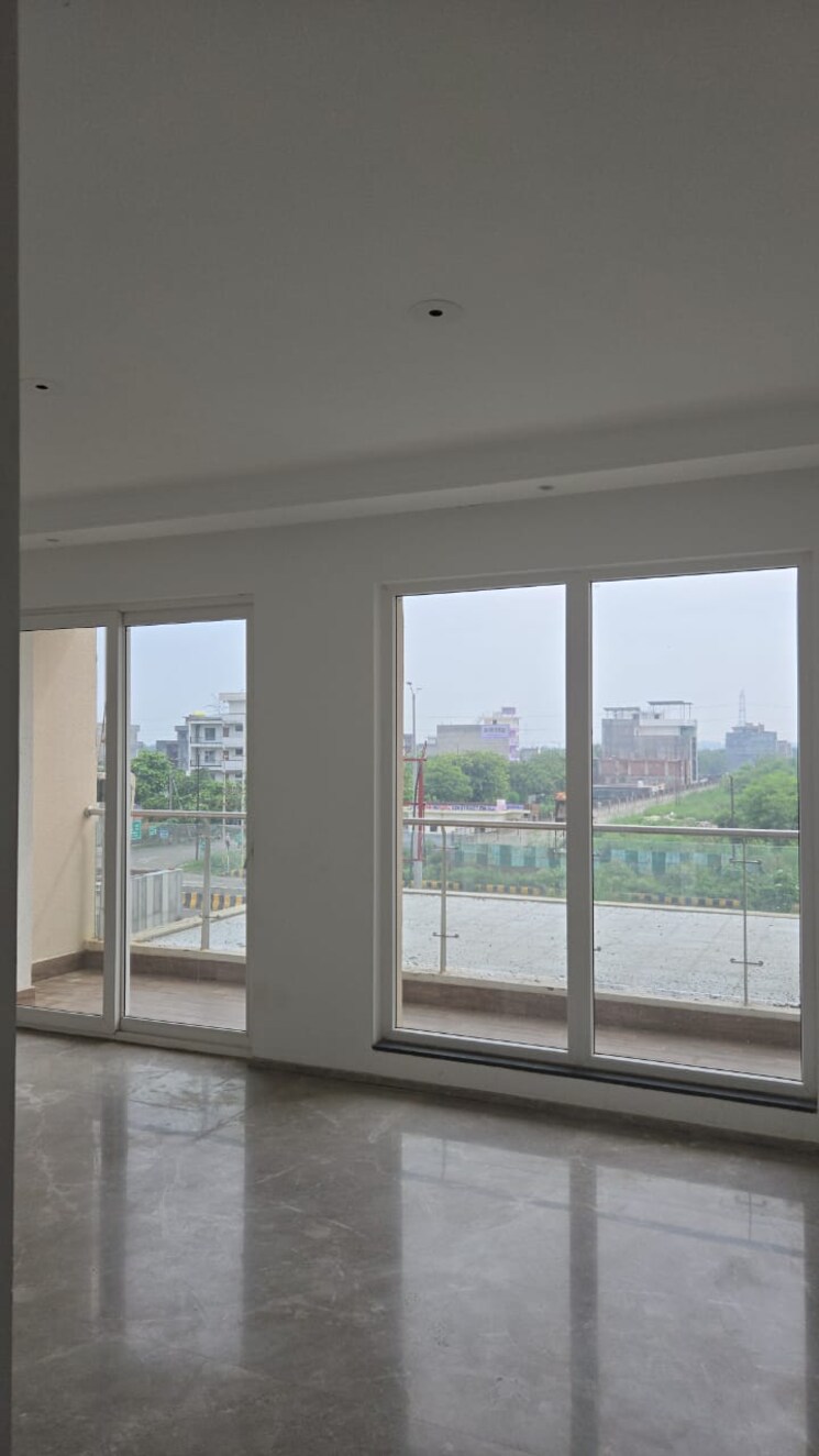 Room, sector 152 2 Bedroom 1350 Sq.Ft. Apartment In Sector 152 Noida 9015414