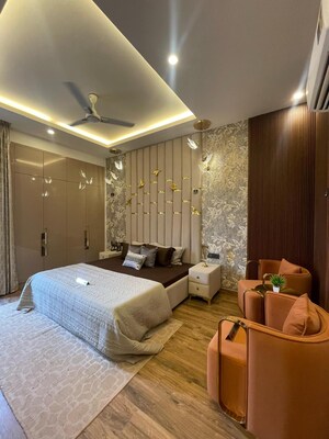 Living Room in 5 BHK Apartment at Suncity Heights, Sector 54 – for Sale