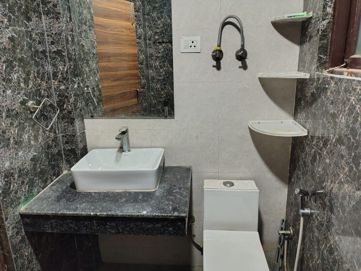 Bathroom, freedom fighters enclave 2 Bedroom 1100 Sq.Ft. Builder Floor In Freedom Fighters Enclave Delhi 9015415