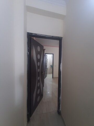 Furnished Amenities in 3 BHK Builder Floor at Savitri Nagar – for Rent